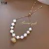 Pulsera de Perlas de Agua Dulce con Broche en Forma de T de Abeja Microincrustada de Circonita Estilo Francés, Pulsera de Lujo Ligero de Gama Alta, Accesorio de Mano Moderno y Elegante