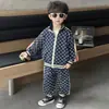 1001 Conjunto de Roupa de Outono para Meninos Moda Tendência Roupas Infantis Estiloso para Crianças Pequenas Primavera e Outono Lindo Conjunto de Duas Peças para Bebê