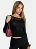 Bestseller transfronterizo europeo y americano, top francés de encaje con hombros descubiertos para mujer, estilo corto elástico ajustado, camiseta básica adelgazante