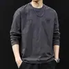 Camiseta de manga comprida com design jacquard estilo americano para homens, primavera e outono, gola redonda, marca da moda, top base estampado da moda