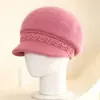 Chapéus de outono e inverno para mulheres de meia-idade e idosas, chapéus de tricô grossos e quentes de pelo de coelho com forro de veludo para senhoras idosas, avós, proteção contra o frio, proteção para as orelhas, chapéus de tricô