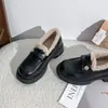 Novidade de Inverno 2025, Mocassins Peludos Externos com Solas Grossas, Sapatos de Couro Peludo Quentes e que Aumentam a Altura para Pessoas Baixas
