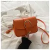 Bolso Clip de Cuero Texturizado para Mujer 2026 Verano Nuevo Estilo Moda para Viajar Diseño Simple Bolso Pequeño Cuadrado de Hombro Cruzado Debajo del Brazo