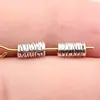 Diámetro del agujero aprox. 7x3.7x3.7mm. 1 mm 0.38 g Color plata antiguo Cuenta cilíndrica con veta de madera tipo rayadura y agujero