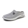 Sapatos Femininos 2025 Verão Novos Meio Chinelos Cruzados Sapatos para Mães de Meia-idade e Idosos Femininos Solado Macio Respirável Sapatos Casuais Femininos