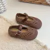 Sandálias Infantis 2026 Novos Calçados de Verão para Crianças Sapatos de Princesa para Meninas Primavera/Verão Pequenos Sapatos de Couro para Meninas Sapatos Individuais Vazados