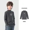 Camiseta base masculina Duoduo de gola semimédia, camiseta infantil estilo americano com estampa de letras para outono e inverno, manga longa elástica e quente para crianças maiores