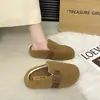 Pantufas quentes com forro de pelúcia, bico fechado, sola grossa, novas pantufas peludas para mulheres, adequadas para uso externo, pantufas slip-on 2026 bico redondo outono e inverno
