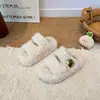 Nuevas Zapatillas de Felpa para Niñas para el Otoño/Invierno 2026, con Felpa Adicional, Engrosadas, Zapatos de Algodón Cálidos, Estilo Pequeño Chanel, Perla, Cálidos