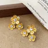 Sencillos, Exquisitos, Modernos, Versátiles, Lujo Ligero, Sensación de Alta Gama, Colección de Pendientes de Botón Flor Dorada, Pendientes de Diseño Único de Nicho