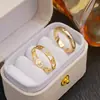Anéis de Casal Vazados Únicos em Formato de Coração, Acessório de Moda Feminino de Luxo Leve com Anéis de Cristal com Design Microincrustado