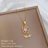 [Acero de titanio] Collar de diamantes elegante y lujoso con diseño de flor de cinco pétalos y hojas para mujer, cadena de clavícula combinable, cadena de acero de titanio.