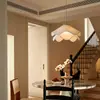 Lámpara de araña de pétalos estilo francés, lámpara de dormitorio, luz principal de sala de estar, estilo cremoso, diseño simple, adecuada para dormitorio principal, habitación infantil y comedor