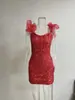 Vestido de fiesta mini ajustado de lentejuelas rojas estilo europeo y americano, diseño de un solo hombro con mangas volantes, un vestido sexy y elegante para eventos nocturnos