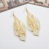 Verano 2021 AliExpress moda europea y americana hueco hojas de metal borla aretes de dama aretes al por mayor