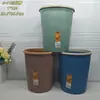 Bote de basura de plástico al por mayor de la tienda departamental Linyi para papel seco triturado, snacks, residuos, puesto callejero, hogar, sala de estar
