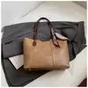 Bolso de mujer simple de gran capacidad, nuevo modelo principios de otoño 2026, adecuado para el trabajo y los desplazamientos, bolso tote casual de alta apariencia