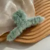 Versión coreana de accesorios para el cabello nuevos de otoño e invierno moda lindo color caramelo conejo felpa pasador pinza para el pelo temperamento cruz grande pinza de agarre