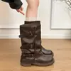 Botas estilo western de suela gruesa con detalles de hebilla, nueva colección otoño 2026 para mujer, con diseños plisados y fruncidos, de altura media hasta la pantorrilla