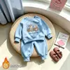 Conjunto de moletom doce para meninas, estilo dopamina com fleece, novo design fofo de gatinho de desenho animado, conjunto de duas peças de calça casual para bebê menina