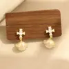 Pendientes de Saturno 3D Personalizados de Estilo Europeo y Americano con Tachuelas de Diamante, Clips para Orejas Elegantes de Perlas sin Perforación, Pendientes Elegantes para Mujer