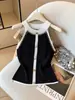 Chaleco de punto de alta gama estilo Chanel con bloques de color, cuello halter y pedrería para mujer, Verano 2025, Hebilla dorada, Blusa sexy sin hombros