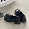 Zapatos de cuero estilo británico, blancos, de punta redonda, estilo universitario, slip-on, con suela gruesa, para mujer, nuevo modelo verano 2026 con tacones gruesos