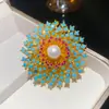 Broche de Flor de Zirconia y Perla con Baño de Oro Real de 18K, Pin de Lujo Ligero de Gama Alta, Accesorio de Moda de Nicho para Mujeres