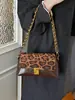 Bolso de hombro de nicho retro transfronterizo nuevo para mujer, bolso de mano versátil de alta gama, bolso elegante para el antebrazo para ir al trabajo