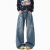Jeans curvos de pierna ancha con estampado de estrellas deconstruido estilo americano, un nuevo diseño de moda para hombre, con corte holgado y un look fresco y elegante.
