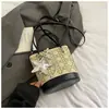 Bolso Cubo de Diseño Exclusivo en Mezclilla Incrustado con Diamantes para Mujer Bolso de Mano 2025 Nueva Moda Versátil Bolso de Hombro Cruzado Tendencia