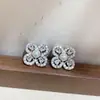 Pendientes de Trébol de Cuatro Hojas, Pendientes de Flor de Perla, Femeninos, Lujo Ligero, Gama Alta, Versátiles, Pendientes de Flor con Microincrustaciones, Pendientes
