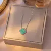 Colar Popular Transfronteiriço da Sorte Trevo de Quatro Folhas Aço Titânio para Meninas, Novo Conjunto de Corrente Clavicular Cinco Flores Dupla Face Versátil e de Luxo Leve