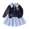 Conjunto feminino estilo britânico, nova coleção de outono: moletom com gola de camisa e saia plissada listrada, elegante e moderno