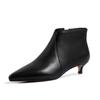 Botas cortas de piel de vaca con textura de abanico de diosa muy elegantes de invierno 2019, nuevas botas cortas de tacón fino de gatito para niños.