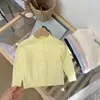 Cardigã de tricô para meninas, novo estilo outono e inverno, casaco suéter infantil estiloso, blusa versátil de cor sólida para bebês