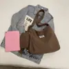Nova Bolsa Saco Vintage de Camurça Outono e Inverno 2024 Grande Capacidade Estilo Coreano Versátil Moda Bolsa de Ombro Bolsa Transversal para o Dia a Dia
