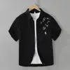 8176 Camisa Japonesa Bordada Fresca de Manga Curta Moda Versátil Artística Casual Solta Top Roupa Masculina Atacado