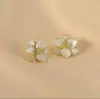 Pendientes de Clip Retro Estilo Hong Kong Color Borgoña para Orejas sin Perforar, Pendientes de Perla Femeninos y de Alta Gama para Viajes, Pendientes de Moda