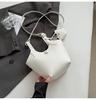 2025 Nova Bolsa Feminina de Primavera e Verão Bolsa Saco Versátil Clássica Cesta de Legumes Textura de Alto Padrão Bolsa Feminina de Nicho Bolsa de Mão
