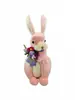 Adorable Conejito de Peluche Rosa con Ramo de Flores