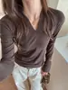Camiseta interior sexy de manga larga con cuello en V profundo cepillado para otoño e invierno para mujer, adecuada para usar como capa exterior, corte ajustado, tacto de alta gama, color liso, top versátil