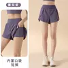 Shorts esportivo falso de duas peças anti-exposição para mulheres com bolsos laterais, cintura alta solta, levanta bumbum, para corrida, fitness e yoga