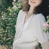 Tricô Retro Doce de Gola V de Manga Curta Ocidental para Mulheres Design de Verão Nicho Cintura Fina Aparência Emagrecedora Cardigã de Seda Gelada