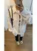 Camisa Masculina com Ombreira de Design de Franjas de Nicho, Malandra, Bonita, de Alta Classe, Neutra, Silhueta Rígida, Outerwear, Tamanho Grande, Camisa da Moda