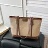 Bolso tote de gran capacidad con patrón de diamantes en color de contraste y lindo colgante de oso, bolso de hombro versátil y moderno para mujer para el trabajo
