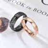 Moda Europea y Americana Nuevo Anillo de Pareja con Diamantes Incrustados en Relieve Su Loco Ella Rara Loco Raro