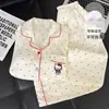 Pijama a cuadros amarillo y blanco con encaje azul para mujer, hecho de algodón nube, corte holgado, talla grande, con botones rojos, cuello de solapa, mangas largas y pantalones largos, conjunto de ropa para el hogar