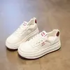 Zapatos Blancos Estilo Coreano Versátiles Suela Gruesa Aumentan la Altura Zapatos para Mujer 2026 Primavera Nuevo Llegada Zapatos de Plataforma Ligeros Casuales Zapatos Deportivos
