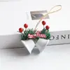 Decoración Navideña Colgante de Trompeta Pintada Cuerda de Cáñamo Accesorios de Frutas Rojas Colgante de Ventana Campana de Hierro Navideña